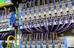 Foto: Schaltanlage - Elektroinstallationen für Industrie & Gewerbe